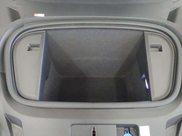 タイカンクロスツーリスモ タイカン　ターボクロスツーリスモ　シートヒーター　パワーシート　トランクスルー　フロアマット　ナビ　音楽プレーヤー接続　Ｂｌｕｅｔｏｏｔｈ接続　ＥＴＣ　サンルーフ・ガラスルーフ　ＬＥＤヘッドライト　電動リアゲート　全周囲カメラ（9枚目）