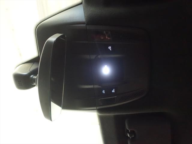 タイカンクロスツーリスモ タイカン　ターボクロスツーリスモ　シートヒーター　パワーシート　トランクスルー　フロアマット　ナビ　音楽プレーヤー接続　Ｂｌｕｅｔｏｏｔｈ接続　ＥＴＣ　サンルーフ・ガラスルーフ　ＬＥＤヘッドライト　電動リアゲート　全周囲カメラ（20枚目）