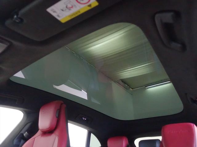 タイカンクロスツーリスモ タイカン　ターボクロスツーリスモ　シートヒーター　パワーシート　トランクスルー　フロアマット　ナビ　音楽プレーヤー接続　Ｂｌｕｅｔｏｏｔｈ接続　ＥＴＣ　サンルーフ・ガラスルーフ　ＬＥＤヘッドライト　電動リアゲート　全周囲カメラ（22枚目）