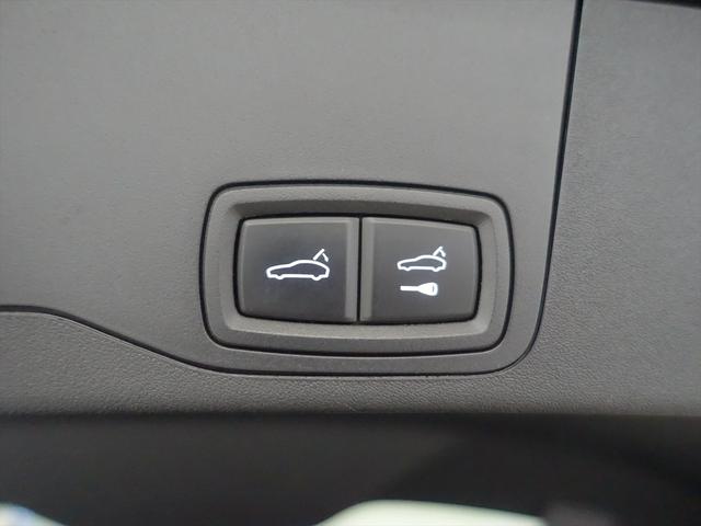 タイカンクロスツーリスモ タイカン　ターボクロスツーリスモ　シートヒーター　パワーシート　トランクスルー　フロアマット　ナビ　音楽プレーヤー接続　Ｂｌｕｅｔｏｏｔｈ接続　ＥＴＣ　サンルーフ・ガラスルーフ　ＬＥＤヘッドライト　電動リアゲート　全周囲カメラ（27枚目）