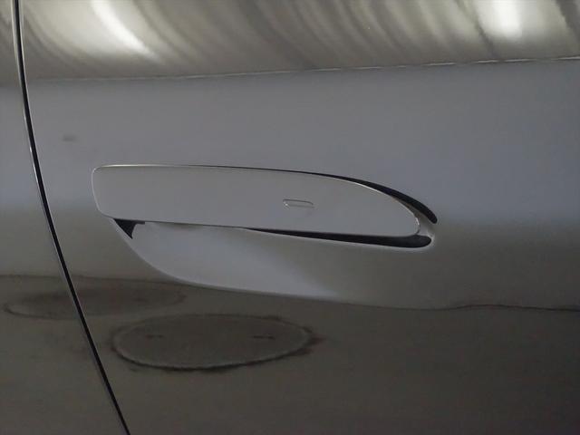 タイカンクロスツーリスモ タイカン　ターボクロスツーリスモ　シートヒーター　パワーシート　トランクスルー　フロアマット　ナビ　音楽プレーヤー接続　Ｂｌｕｅｔｏｏｔｈ接続　ＥＴＣ　サンルーフ・ガラスルーフ　ＬＥＤヘッドライト　電動リアゲート　全周囲カメラ（28枚目）