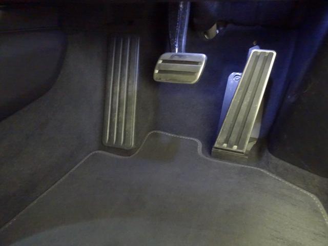 タイカンクロスツーリスモ タイカン　ターボクロスツーリスモ　シートヒーター　パワーシート　トランクスルー　フロアマット　ナビ　音楽プレーヤー接続　Ｂｌｕｅｔｏｏｔｈ接続　ＥＴＣ　サンルーフ・ガラスルーフ　ＬＥＤヘッドライト　電動リアゲート　全周囲カメラ（29枚目）