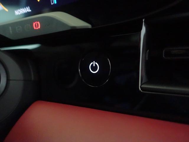 タイカンクロスツーリスモ タイカン　ターボクロスツーリスモ　シートヒーター　パワーシート　トランクスルー　フロアマット　ナビ　音楽プレーヤー接続　Ｂｌｕｅｔｏｏｔｈ接続　ＥＴＣ　サンルーフ・ガラスルーフ　ＬＥＤヘッドライト　電動リアゲート　全周囲カメラ（30枚目）