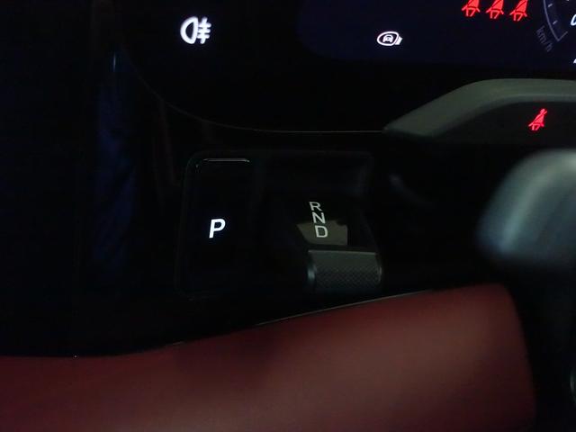 タイカンクロスツーリスモ タイカン　ターボクロスツーリスモ　シートヒーター　パワーシート　トランクスルー　フロアマット　ナビ　音楽プレーヤー接続　Ｂｌｕｅｔｏｏｔｈ接続　ＥＴＣ　サンルーフ・ガラスルーフ　ＬＥＤヘッドライト　電動リアゲート　全周囲カメラ（31枚目）