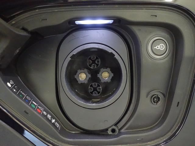 タイカンクロスツーリスモ タイカン　ターボクロスツーリスモ　シートヒーター　パワーシート　トランクスルー　フロアマット　ナビ　音楽プレーヤー接続　Ｂｌｕｅｔｏｏｔｈ接続　ＥＴＣ　サンルーフ・ガラスルーフ　ＬＥＤヘッドライト　電動リアゲート　全周囲カメラ（33枚目）