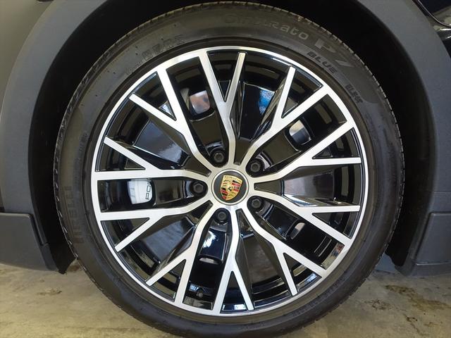 タイカンクロスツーリスモ タイカン　ターボクロスツーリスモ　シートヒーター　パワーシート　トランクスルー　フロアマット　ナビ　音楽プレーヤー接続　Ｂｌｕｅｔｏｏｔｈ接続　ＥＴＣ　サンルーフ・ガラスルーフ　ＬＥＤヘッドライト　電動リアゲート　全周囲カメラ（35枚目）