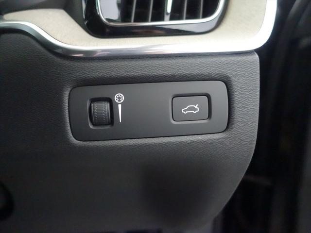 XC60 D4 AWD インスクリプション シートヒーター シートエアコン パワーシート トランクスルー フロアマット ナビ CD 音楽プレーヤー接続 Bluetooth接続 TV ETC サンルーフ・ガラスルーフ LEDヘッドライト(29枚目)