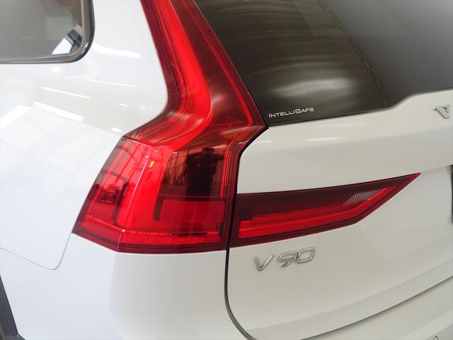 V90 クロスカントリー D4 AWD プロ シートヒーター シートエアコン パワーシート トランクスルー フロアマット ナビ 音楽プレーヤー接続 Bluetooth接続 TV ETC LEDヘッドライト 電動リアゲート 全周囲カメラ(10枚目)