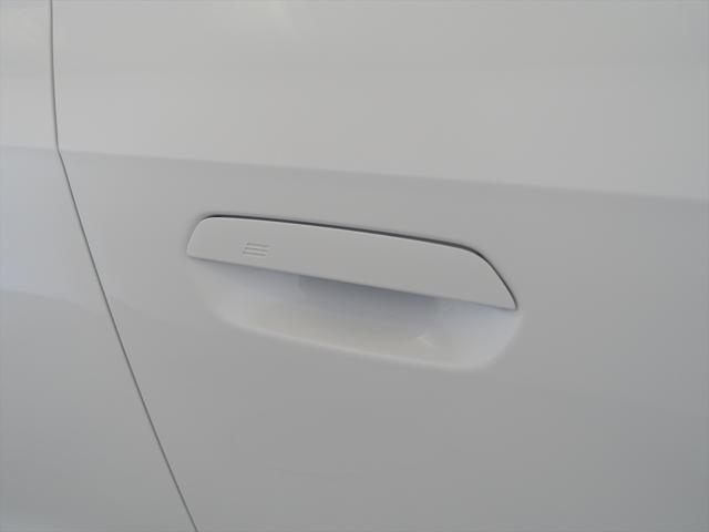 iX1 xDrive30 xライン シートヒーター パワーシート トランクスルー フロアマット コネクテッド機能 ナビ 音楽プレーヤー接続 Bluetooth接続 ETC LEDヘッドライト 電動リアゲート 全周囲カメラ フロントカメラ(11枚目)