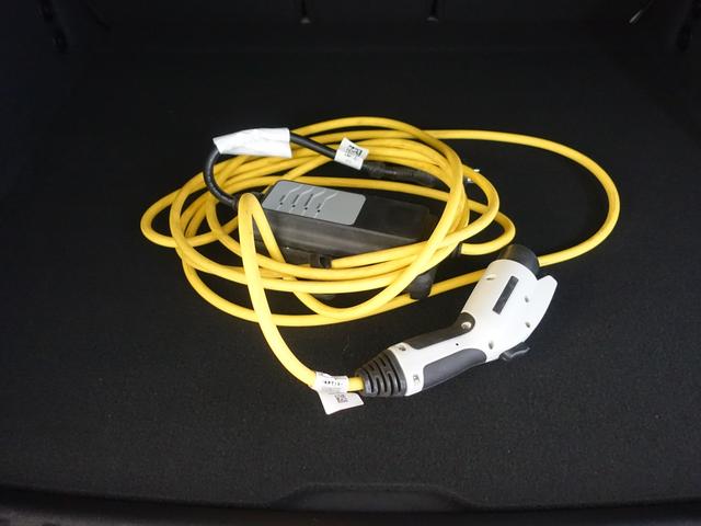 iX1 xDrive30 xライン シートヒーター パワーシート トランクスルー フロアマット コネクテッド機能 ナビ 音楽プレーヤー接続 Bluetooth接続 ETC LEDヘッドライト 電動リアゲート 全周囲カメラ フロントカメラ(31枚目)