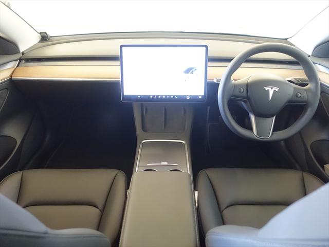 モデル３ ロングレンジ　ＡＷＤ　シートヒーター　パワーシート　フロアマット　ナビ　音楽プレーヤー接続　Ｂｌｕｅｔｏｏｔｈ接続　ＥＴＣ　サンルーフ・ガラスルーフ　ＬＥＤヘッドライト　電動リアゲート　サイドカメラ　バックモニター（12枚目）