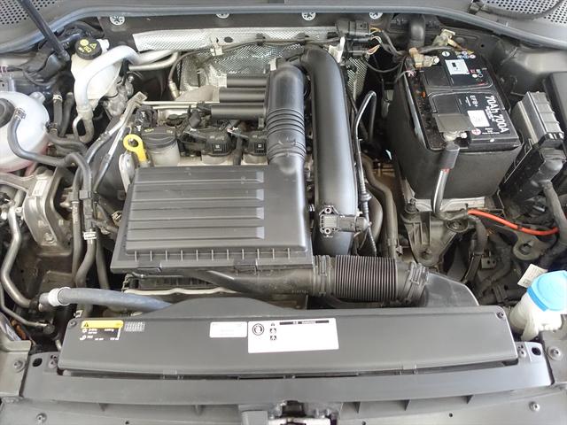 ゴルフ ＴＳＩ　ハイライン　マイスター　シートヒーター　パワーシート　トランクスルー　フロアマット　ナビ　ＣＤ　ミュージックサーバー　音楽プレーヤー接続　Ｂｌｕｅｔｏｏｔｈ接続　ＴＶ　ＤＶＤ再生　ＥＴＣ　ＬＥＤヘッドライト　バックモニター（14枚目）