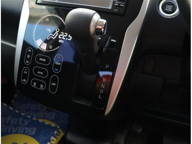 デイズ ハイウェイスター　Ｇターボ　純正ナビ地デジＤＶＤ再生アラウンドビューカメラ　ＨＩＤライト　フォグライト　インテリジェントキー　プッシュスターター　純正１５インチアルミ（15枚目）