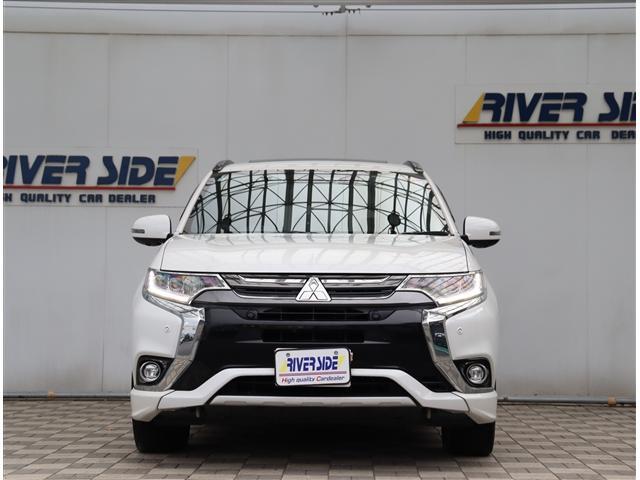 アウトランダーＰＨＥＶ Ｓエディション　サンルーフ　純正ＳＤナビフルセグＤＶＤ再生全方位カメラＢｌｕｅｔｏｏｔｈ接続　レーダークルーズ　　ハーフレザーシートヒーター　ＬＥＤライト　フォグライト　スマートキー　純正１８インチアルミ（5枚目）