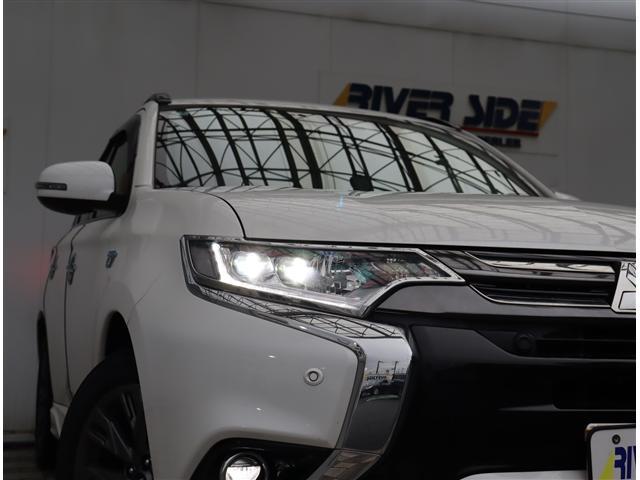 アウトランダーＰＨＥＶ Ｓエディション　サンルーフ　純正ＳＤナビフルセグＤＶＤ再生全方位カメラＢｌｕｅｔｏｏｔｈ接続　レーダークルーズ　　ハーフレザーシートヒーター　ＬＥＤライト　フォグライト　スマートキー　純正１８インチアルミ（9枚目）