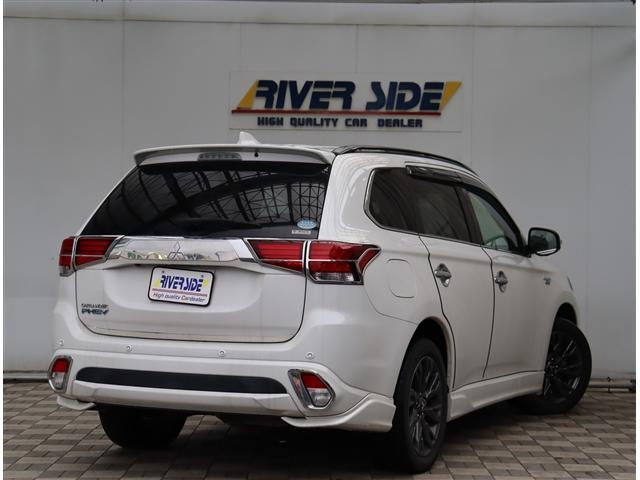 アウトランダーＰＨＥＶ Ｓエディション　サンルーフ　純正ＳＤナビフルセグＤＶＤ再生全方位カメラＢｌｕｅｔｏｏｔｈ接続　レーダークルーズ　　ハーフレザーシートヒーター　ＬＥＤライト　フォグライト　スマートキー　純正１８インチアルミ（16枚目）