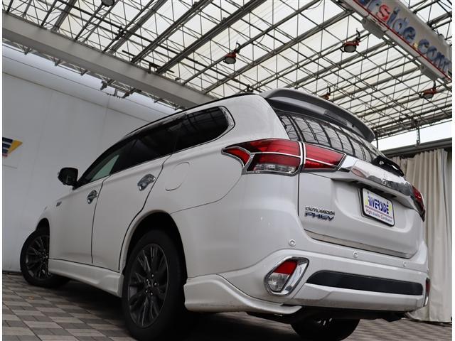 アウトランダーＰＨＥＶ Ｓエディション　サンルーフ　純正ＳＤナビフルセグＤＶＤ再生全方位カメラＢｌｕｅｔｏｏｔｈ接続　レーダークルーズ　　ハーフレザーシートヒーター　ＬＥＤライト　フォグライト　スマートキー　純正１８インチアルミ（19枚目）