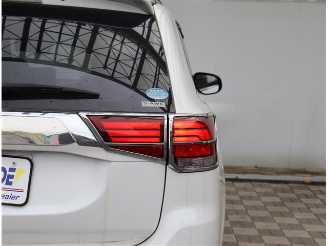 アウトランダーＰＨＥＶ Ｓエディション　サンルーフ　純正ＳＤナビフルセグＤＶＤ再生全方位カメラＢｌｕｅｔｏｏｔｈ接続　レーダークルーズ　　ハーフレザーシートヒーター　ＬＥＤライト　フォグライト　スマートキー　純正１８インチアルミ（20枚目）