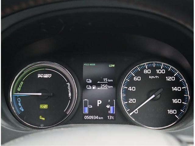 アウトランダーＰＨＥＶ Ｓエディション　サンルーフ　純正ＳＤナビフルセグＤＶＤ再生全方位カメラＢｌｕｅｔｏｏｔｈ接続　レーダークルーズ　　ハーフレザーシートヒーター　ＬＥＤライト　フォグライト　スマートキー　純正１８インチアルミ（28枚目）