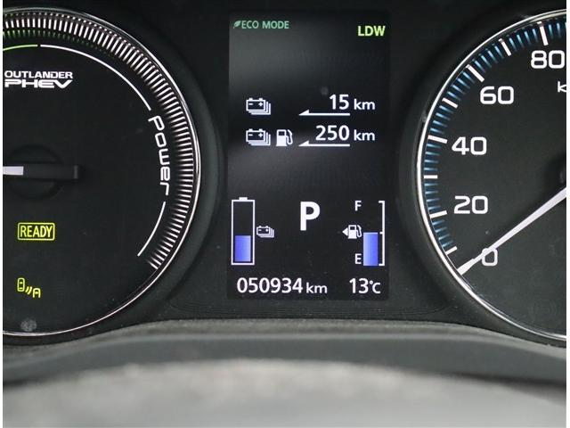 アウトランダーＰＨＥＶ Ｓエディション　サンルーフ　純正ＳＤナビフルセグＤＶＤ再生全方位カメラＢｌｕｅｔｏｏｔｈ接続　レーダークルーズ　　ハーフレザーシートヒーター　ＬＥＤライト　フォグライト　スマートキー　純正１８インチアルミ（29枚目）