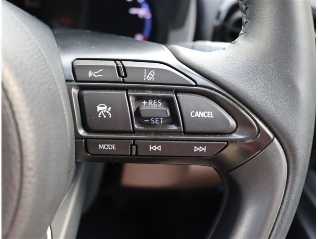 ヤリスクロス ハイブリッドＺ　モデリスタエアロ　純正８インチディスプレイオーディオパノラミックビューモニター　前後ドライブレコーダー　ハーフレザーパワーシートヒーター　レーダークルーズ　ＬＥＤライト　フォグライト　スマートキー（18枚目）