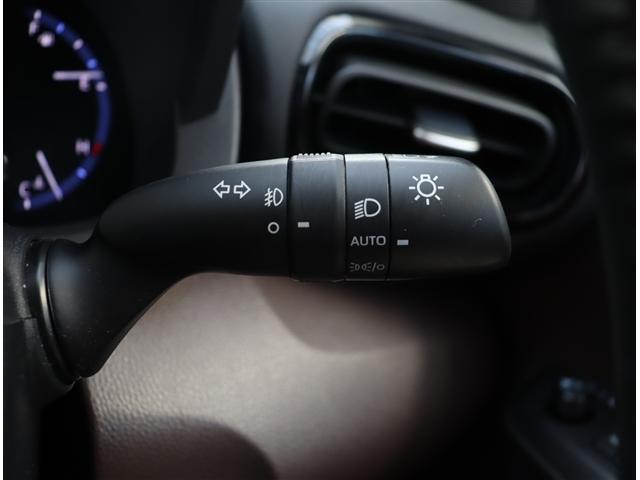 ヤリスクロス ハイブリッドＺ　モデリスタエアロ　純正８インチディスプレイオーディオパノラミックビューモニター　前後ドライブレコーダー　ハーフレザーパワーシートヒーター　レーダークルーズ　ＬＥＤライト　フォグライト　スマートキー（19枚目）