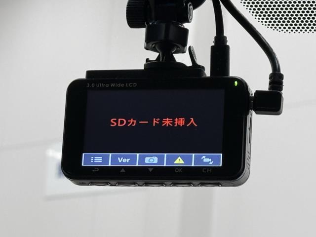 プレミアム　アイドリングＳ　ＬＥＤライト　イモビライザー　助手席エアバック　パワーシート　メモリーナビ　ＥＴＣ　３列シート　ＤＶＤ再生　クルコン　横滑り防止装置　ドライブレコーダー　Ｗエアコン　アルミ　ＰＳ　革(9枚目)