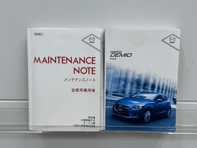 デミオ １３Ｓ　横滑り防止装置付　点検記録簿　Ｂモニター　エコアイドル　カーナビ　ＡＢＳ付き　インテリジェントキー　ドライブレコーダ　ＥＴＣ装備　サイドエアバッグ　オートエアコン　キーレスエントリー　両席エアバック（20枚目）