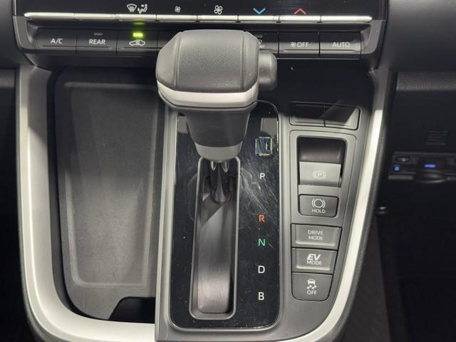 ノア ハイブリッドＳ－Ｇ　衝突被害軽減ブレーキ　車検整備付　両側パワースライドドア　ＢＬＵＥＴＯＯＴＨ　ミュージックプレイヤー接続可　３列シート　ダブルエアコン　ＥＴＣ２．０　バックガイドモニター　ＬＥＤヘッドライト　イモビ（15枚目）
