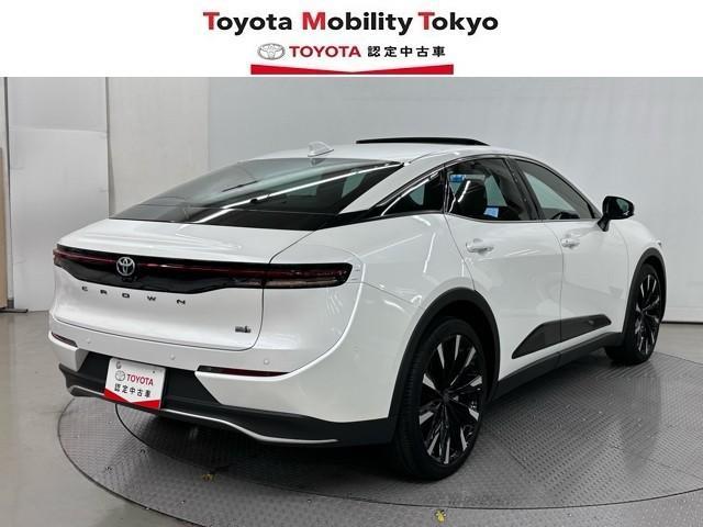クラウンクロスオーバー ＲＳアドバンスド　衝突被害軽減ブレーキ　４ＷＤ　パワーバックドア　ドライブレコーダ　本革エアシート　ＥＴＣ２．０　Ｂｌｕｅｔｏｏｔｈオーディオ　ミュージックプレイヤー接続可　サンル－フ　全周囲カメラ　ＡＣ１００Ｖ（6枚目）