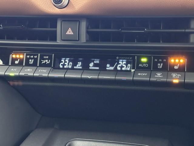 クラウンクロスオーバー ＲＳアドバンスド　衝突被害軽減ブレーキ　４ＷＤ　パワーバックドア　ドライブレコーダ　本革エアシート　ＥＴＣ２．０　Ｂｌｕｅｔｏｏｔｈオーディオ　ミュージックプレイヤー接続可　サンル－フ　全周囲カメラ　ＡＣ１００Ｖ（13枚目）