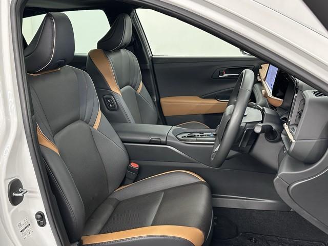 クラウンクロスオーバー ＲＳアドバンスド　衝突被害軽減ブレーキ　４ＷＤ　パワーバックドア　ドライブレコーダ　本革エアシート　ＥＴＣ２．０　Ｂｌｕｅｔｏｏｔｈオーディオ　ミュージックプレイヤー接続可　サンル－フ　全周囲カメラ　ＡＣ１００Ｖ（19枚目）