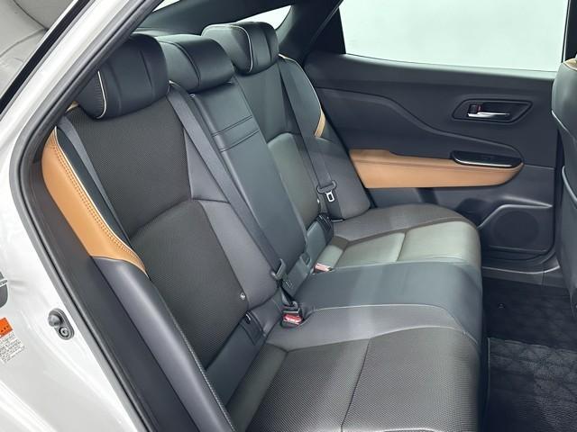 クラウンクロスオーバー ＲＳアドバンスド　衝突被害軽減ブレーキ　４ＷＤ　パワーバックドア　ドライブレコーダ　本革エアシート　ＥＴＣ２．０　Ｂｌｕｅｔｏｏｔｈオーディオ　ミュージックプレイヤー接続可　サンル－フ　全周囲カメラ　ＡＣ１００Ｖ（20枚目）