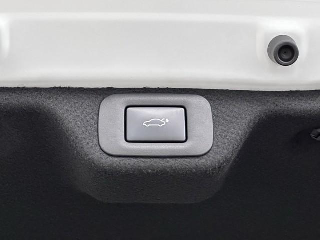 クラウンクロスオーバー ＲＳアドバンスド　衝突被害軽減ブレーキ　４ＷＤ　パワーバックドア　ドライブレコーダ　本革エアシート　ＥＴＣ２．０　Ｂｌｕｅｔｏｏｔｈオーディオ　ミュージックプレイヤー接続可　サンル－フ　全周囲カメラ　ＡＣ１００Ｖ（22枚目）