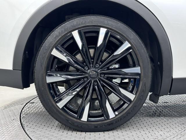 クラウンクロスオーバー ＲＳアドバンスド　衝突被害軽減ブレーキ　４ＷＤ　パワーバックドア　ドライブレコーダ　本革エアシート　ＥＴＣ２．０　Ｂｌｕｅｔｏｏｔｈオーディオ　ミュージックプレイヤー接続可　サンル－フ　全周囲カメラ　ＡＣ１００Ｖ（23枚目）