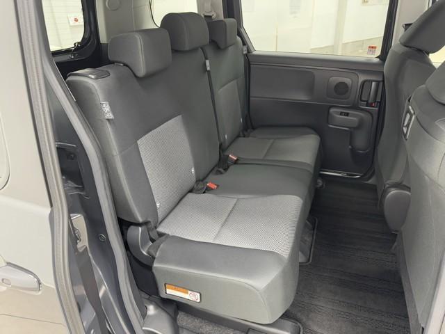 シエンタ Ｇ　衝突被害軽減ブレーキ　モデリスタエアロ　全周囲カメラ　ＢＬＵＥＴＯＯＴＨ　ミュージックプレイヤー接続可　ウォークスルー　メモリーナビ　ＥＴＣ２．０　ＡＢＳ　スマートキー　両側パワースライドドア　ＬＥＤ（19枚目）