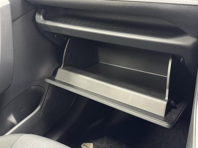 ＲＡＶ４ Ｘ　衝突被害軽減ブレーキ　イモビライザー　点検記録簿　ＬＥＤヘッドライト　ＥＳＣ　インテリキー　地デジ　パワーウィンドウ　クルコン　パワステ　カーテンエアバッグ　ＥＴＣ車載器　アルミホイール　ＡＢＳ　ＴＶ（14枚目）