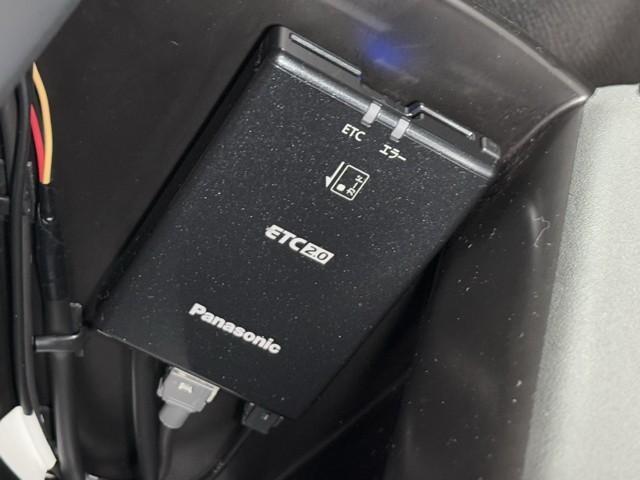 ＥＴＣを装備しているので高速でもスイスイ進めちゃいます。　ＥＴＣを利用して、高速道路を楽々ドライブできちゃいます。　渋滞緩和でエコ！？にもなっちゃいます。