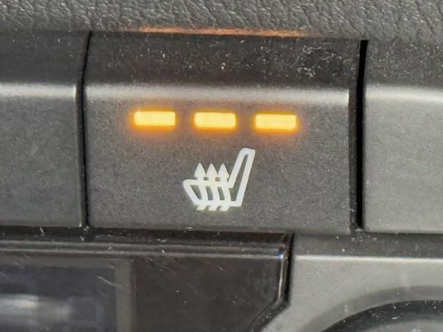 シートヒーター付きなので体調に合わせて細かく車内環境を調整できちゃいます。天候や、体調に左右されずに快適に１日をスタート出来ますね。