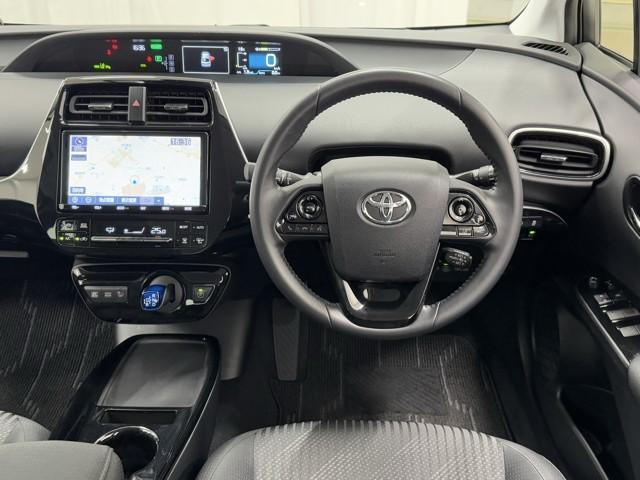 プリウス Ａ　衝突軽減ブレーキシステム　Ｂモニタ　記録簿有　ＬＥＤヘッド　クルーズコントロール　セキュリティー　スマートキー　パワーステアリング　Ｐシート　Ｉストップ　ドライブレコーダー　ＥＴＣ　アルミホイル（8枚目）