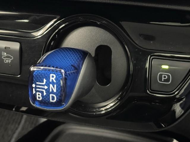 プリウス Ａ　衝突軽減ブレーキシステム　Ｂモニタ　記録簿有　ＬＥＤヘッド　クルーズコントロール　セキュリティー　スマートキー　パワーステアリング　Ｐシート　Ｉストップ　ドライブレコーダー　ＥＴＣ　アルミホイル（16枚目）