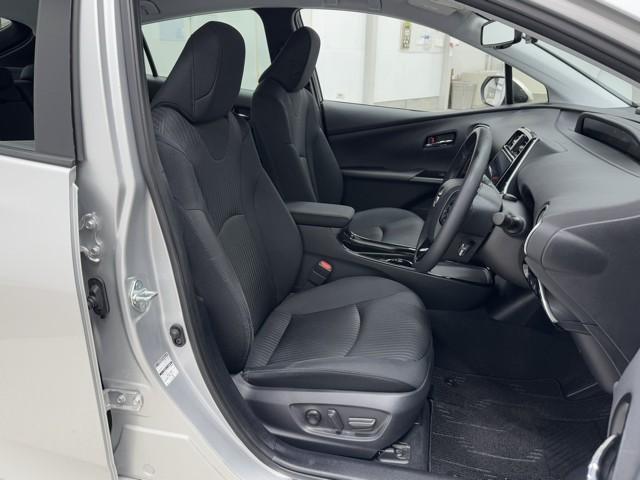 プリウス Ａ　衝突軽減ブレーキシステム　Ｂモニタ　記録簿有　ＬＥＤヘッド　クルーズコントロール　セキュリティー　スマートキー　パワーステアリング　Ｐシート　Ｉストップ　ドライブレコーダー　ＥＴＣ　アルミホイル（20枚目）