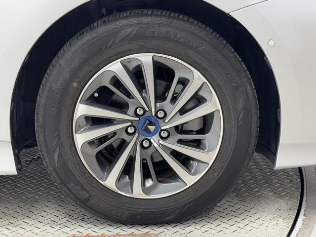 プリウス Ａ　衝突軽減ブレーキシステム　Ｂモニタ　記録簿有　ＬＥＤヘッド　クルーズコントロール　セキュリティー　スマートキー　パワーステアリング　Ｐシート　Ｉストップ　ドライブレコーダー　ＥＴＣ　アルミホイル（23枚目）