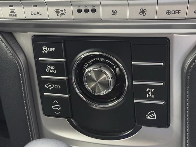 ランドクルーザープラド ＴＺ－Ｇ　衝突被害軽減ブレーキ　ＴＲＤエアロ　ＴＲＤマフラー　本革エアシート　ドラレコ　全周囲カメラ　４ＷＤ　Ｂｌｕｅｔｏｏｔｈオーディオ　ミュージックプレイヤー接続可　３列シート　２．０ＥＴＣ　メモリーナビ（18枚目）