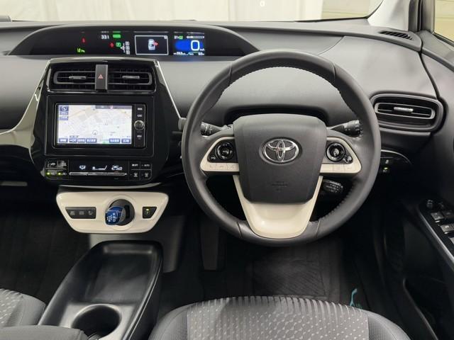 プリウス Sセーフティプラス 衝突回避システム Bモニター ドラレコ付き 定期点検記録簿 LEDライト クルコン ETC装備 スマートKEY ナビTV イモビライザー 横滑り防止機能 PW カーテンエアバッグ キーレスエントリー(8枚目)