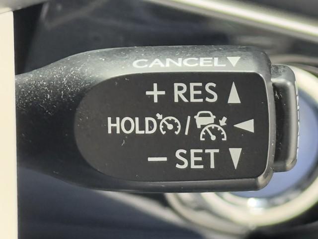 プリウス Sセーフティプラス 衝突回避システム Bモニター ドラレコ付き 定期点検記録簿 LEDライト クルコン ETC装備 スマートKEY ナビTV イモビライザー 横滑り防止機能 PW カーテンエアバッグ キーレスエントリー(15枚目)