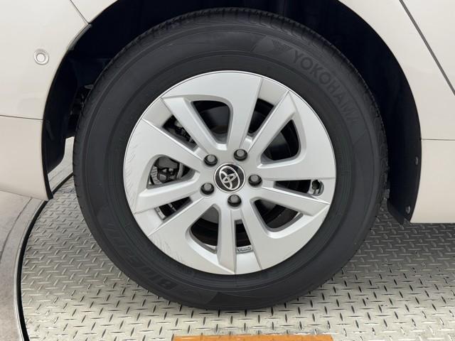 プリウス Sセーフティプラス 衝突回避システム Bモニター ドラレコ付き 定期点検記録簿 LEDライト クルコン ETC装備 スマートKEY ナビTV イモビライザー 横滑り防止機能 PW カーテンエアバッグ キーレスエントリー(23枚目)