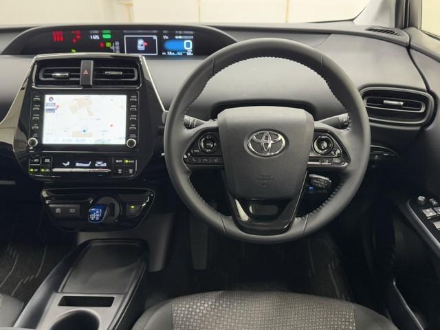 プリウス Ｓ　１００Ｖ　取説記録簿　アイスト　ＥＳＣ　スマートキ－　地デジ　メモリーナビゲーション　ＬＥＤヘッドライト　ＥＴＣ車載器　フルオートエアコン　クルーズコントロール　エアバッグ　イモビ　パワーウインドウ（8枚目）