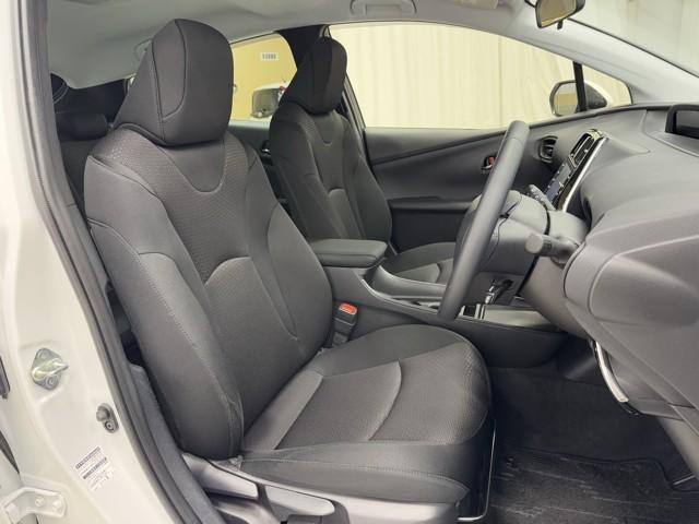 プリウス Ｓ　１００Ｖ　取説記録簿　アイスト　ＥＳＣ　スマートキ－　地デジ　メモリーナビゲーション　ＬＥＤヘッドライト　ＥＴＣ車載器　フルオートエアコン　クルーズコントロール　エアバッグ　イモビ　パワーウインドウ（18枚目）