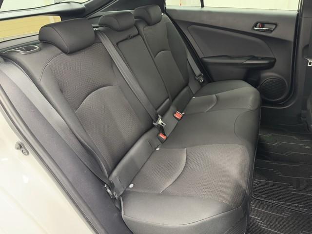 プリウス Ｓ　１００Ｖ　取説記録簿　アイスト　ＥＳＣ　スマートキ－　地デジ　メモリーナビゲーション　ＬＥＤヘッドライト　ＥＴＣ車載器　フルオートエアコン　クルーズコントロール　エアバッグ　イモビ　パワーウインドウ（19枚目）